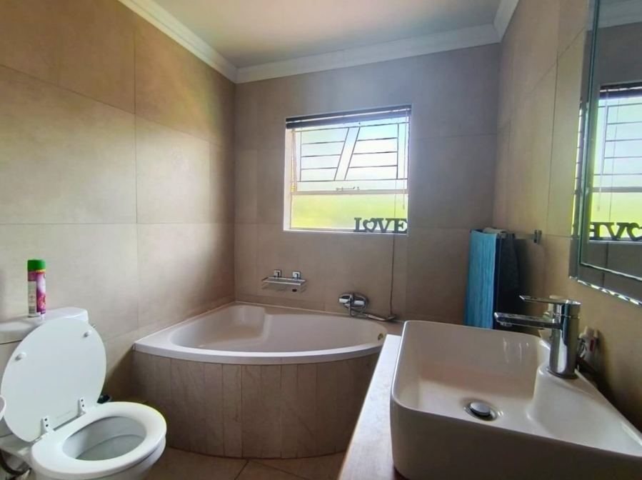 7 Bedroom Property for Sale in Langenhovenpark Free State